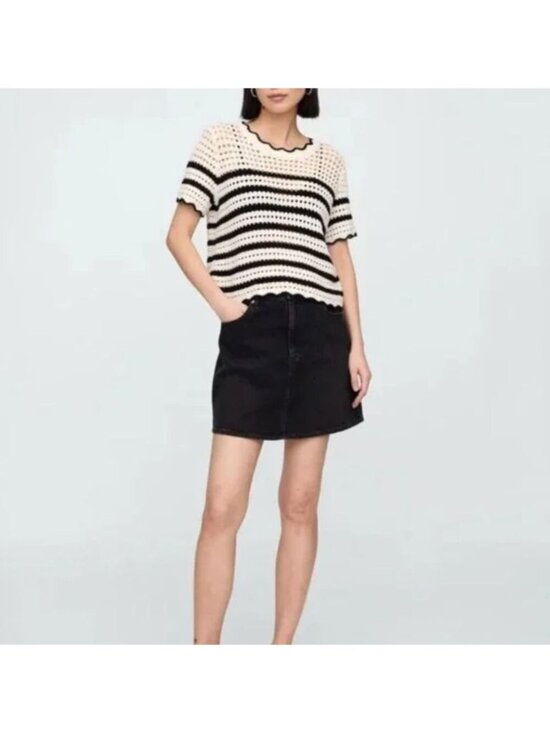 GAP Tops - GAP Black Milk White Crochet Stripe Top Size M Short Sleeve